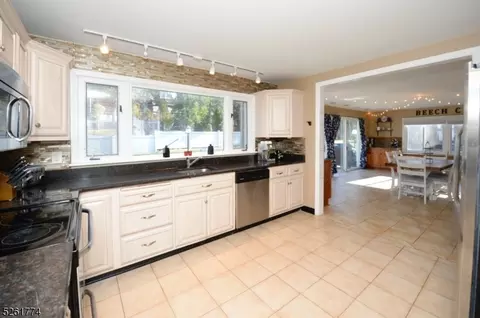 35 Beech Ter, Wayne, NJ 07470 photo 12