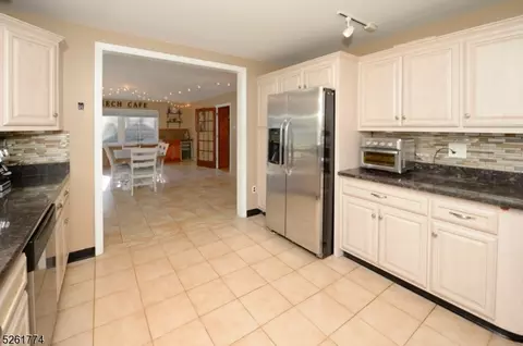 35 Beech Ter, Wayne, NJ 07470 photo 11