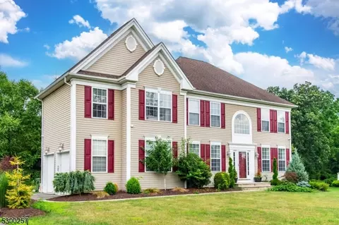 8 Cider Ln, Washington, NJ 07882
