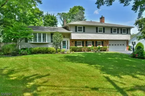 547 Richard Pl, Wyckoff, NJ 07481