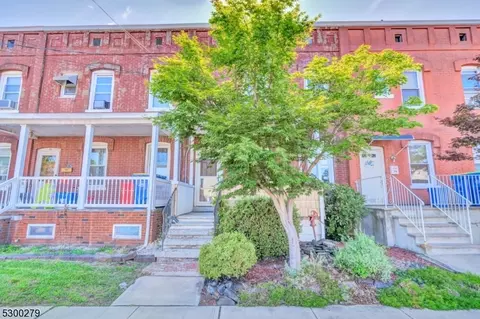 77 2nd Ave #77, Raritan, NJ 08869