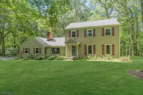 15 Whiteoak Ridge Rd, Glen Gardner, NJ 08826