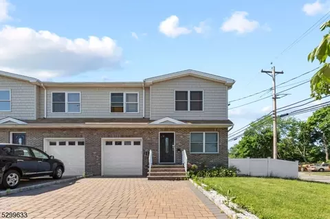 93 Martha Ave, Elmwood Park, NJ 07407