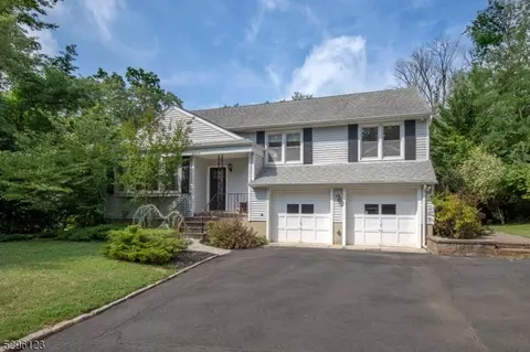 37 Old Stirling Rd, Warren, NJ 07059
