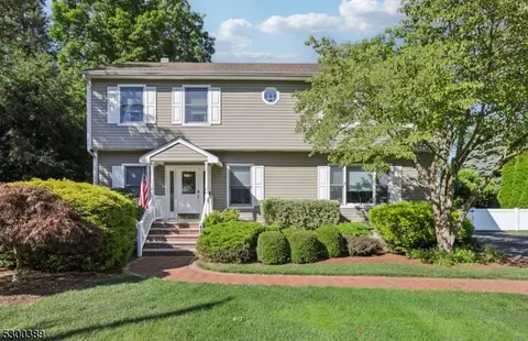 42 Powdermill Ln, Oakland, NJ 07436