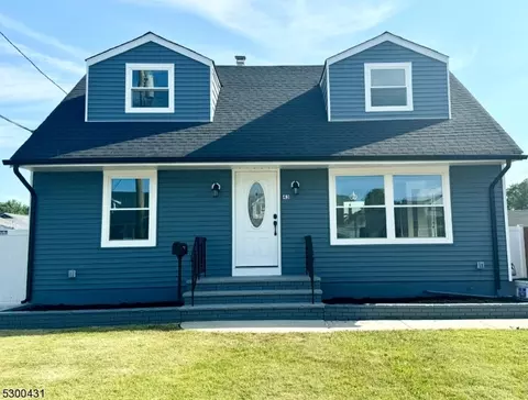43 Oak St, Carteret, NJ 07008