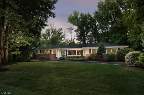 1 Heather Ln, Scotch Plains, NJ 07076