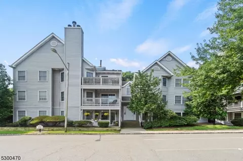 73 Quartz Ln #73, Paterson, NJ 07501