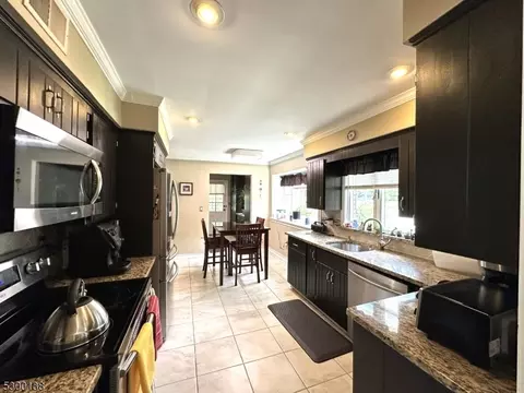 75 Alpine Dr, Wayne, NJ 07470 photo 10