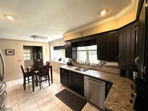 75 Alpine Dr, Wayne, NJ 07470 photo 6