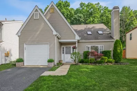 38 Nottingham Dr, Old Bridge, NJ 08857