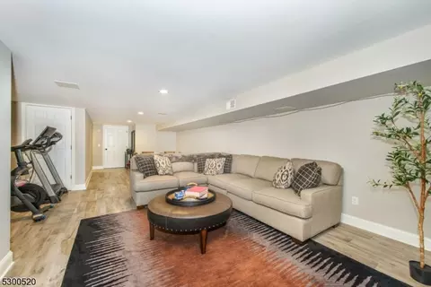 20 Birch Ln, Wayne, NJ 07470 photo 28