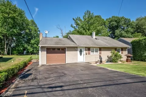 18 Howard Ave, Rochelle Park, NJ 07662