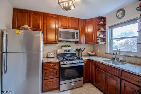 358 Esplanade #54, Maywood, NJ 07607 photo 4