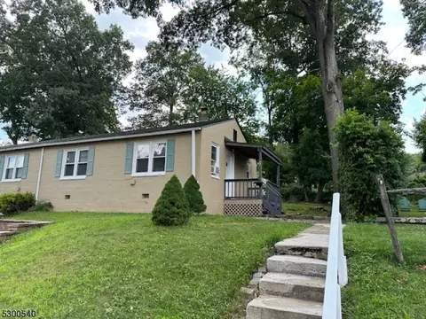 27 Adams Ave, Dover, NJ 07801