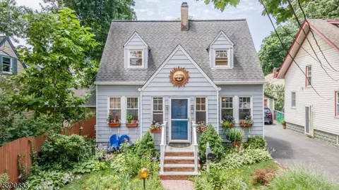 12 S Stoughton Pl, Bergenfield, NJ 07621