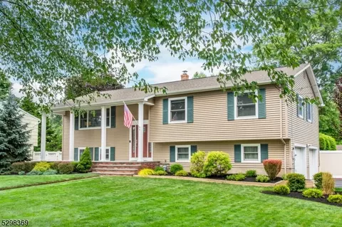4 Christine Dr, Morris Plains, NJ 07950