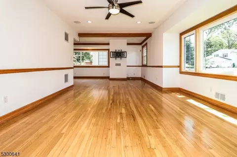 6 Fred Pl, Edison, NJ 08817 photo 4