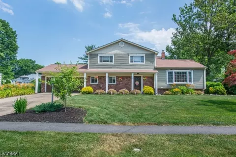 8 Twin Oaks Rd, Parsippany-troy Hills Twp, NJ 07054