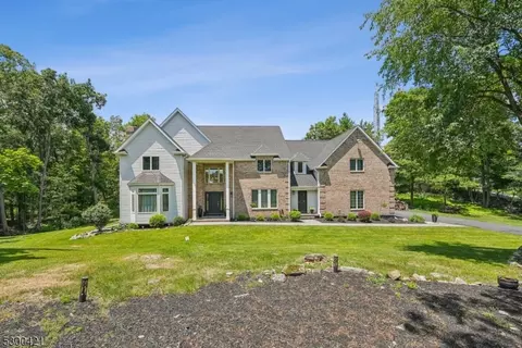 72 Morning Star Dr, Sparta, NJ 07871