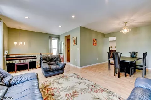 6 Harrier Ct, Wayne, NJ 07470 photo 9