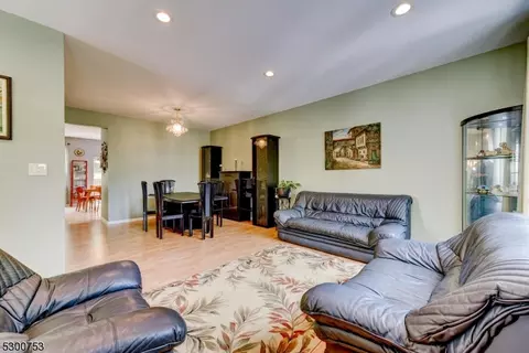 6 Harrier Ct, Wayne, NJ 07470 photo 8