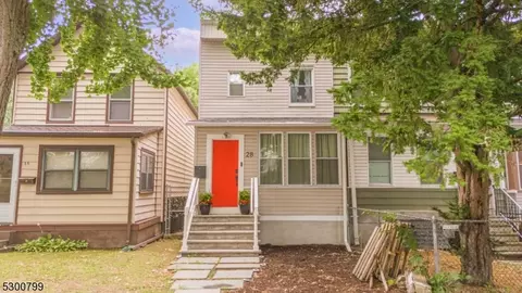 28 Oak St, East Orange, NJ 07018