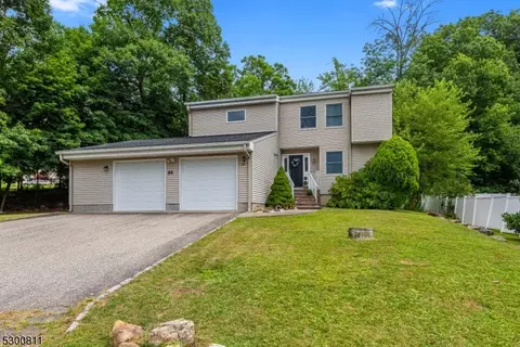 64 King Rd, Roxbury Twp, NJ 07850