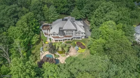 805 W Shore Dr, Kinnelon, NJ 07405