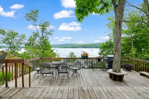 23 S Richfield Rd, West Milford Twp, NJ 07421