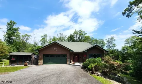 908 Tulip Trl, Newton, NJ 07860