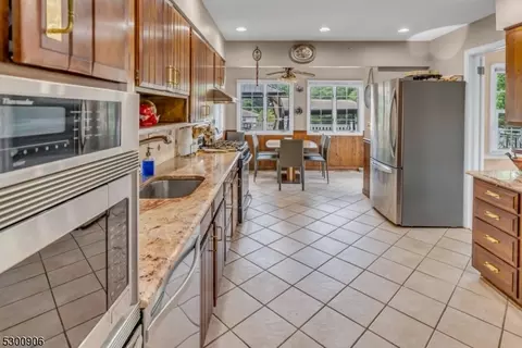 80 Mandon Dr, Wayne, NJ 07470 photo 11