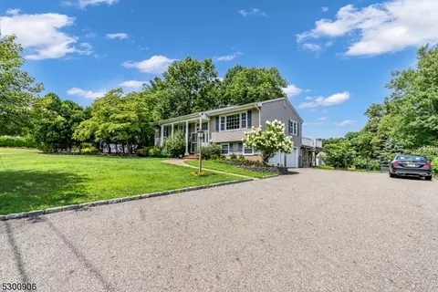 80 Mandon Dr, Wayne, NJ 07470 photo 3