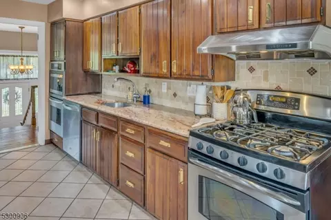 80 Mandon Dr, Wayne, NJ 07470 photo 10