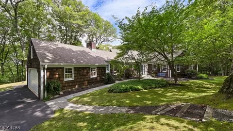 1 Mountain Ter, Kinnelon, NJ 07405