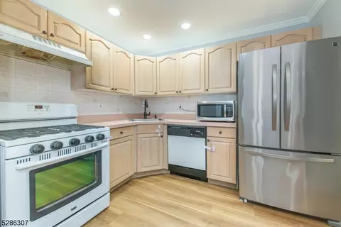 17 Paris Cir, West Orange, NJ 07052