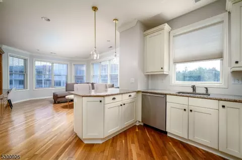 3412 Pointe Gate Dr, Livingston, NJ 07039