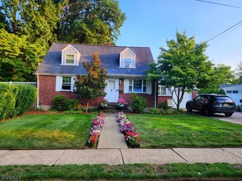 364 Stuart Pl, New Milford, NJ 07646