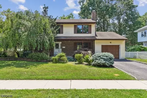 11 Lenox St, Edison, NJ 08817