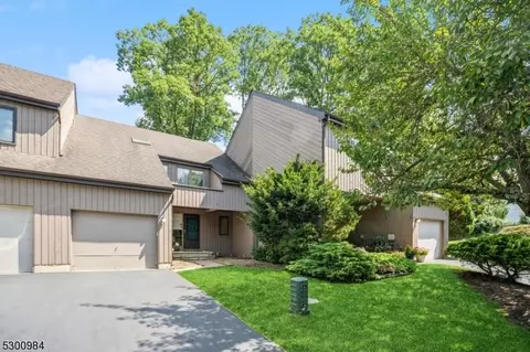 7 Carolyn Ct, Morristown, NJ 07960