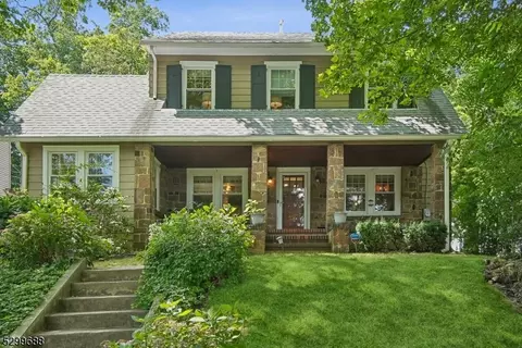 19 Owen Dr, Maplewood, NJ 07040