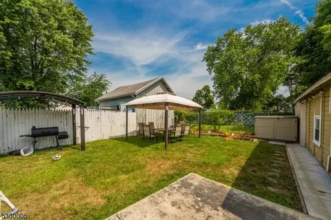 Exterior - 102 Duer St, North Plainfield, NJ 07060 photo 7 of 8