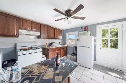 Entry Way - 102 Duer St, North Plainfield, NJ 07060 photo 3 of 3