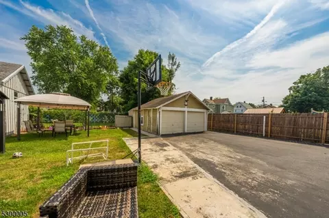 Exterior - 102 Duer St, North Plainfield, NJ 07060 photo 6 of 8