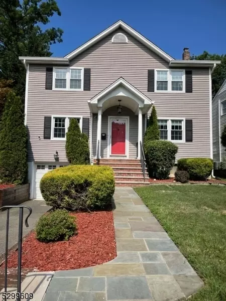 44 Mount Pleasant Pkwy, Livingston, NJ 07039