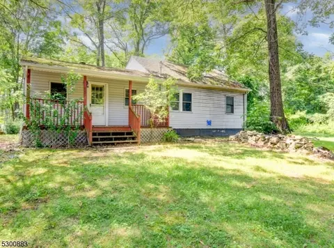 35 Hewitt Rd, West Milford Twp, NJ 07421