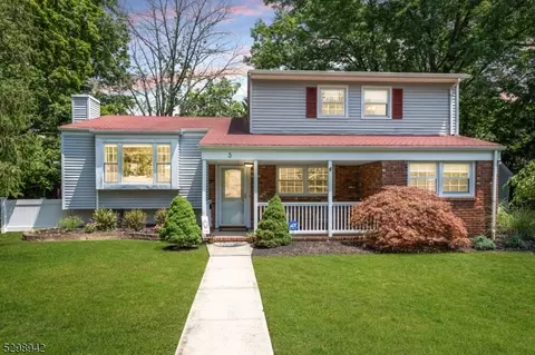 3 Mee Ln, New Providence, NJ 07974