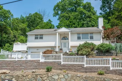 22 Matthews Ter, Bloomingdale, NJ 07403