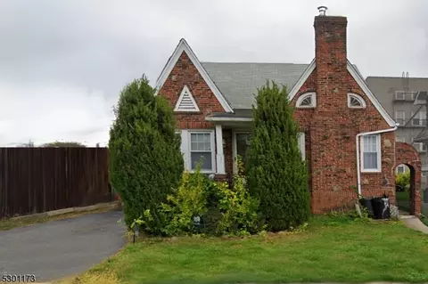 302 Argyle Pl, Kearny, NJ 07032