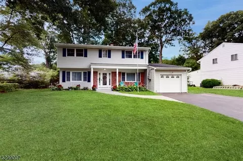 18 Downstream Dr, Mount Olive, NJ 07836
